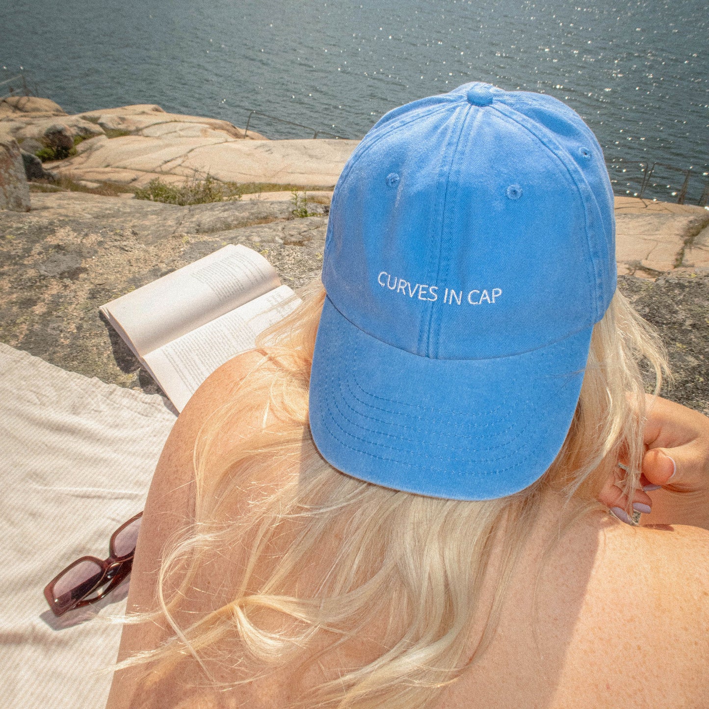 THE CURVES IN CAP VINTAGE HAT